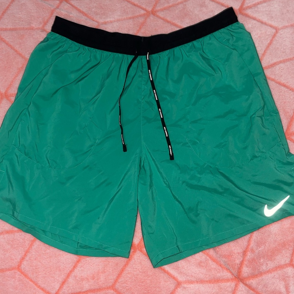 Nike 5” green Men’s shorts in Medium
